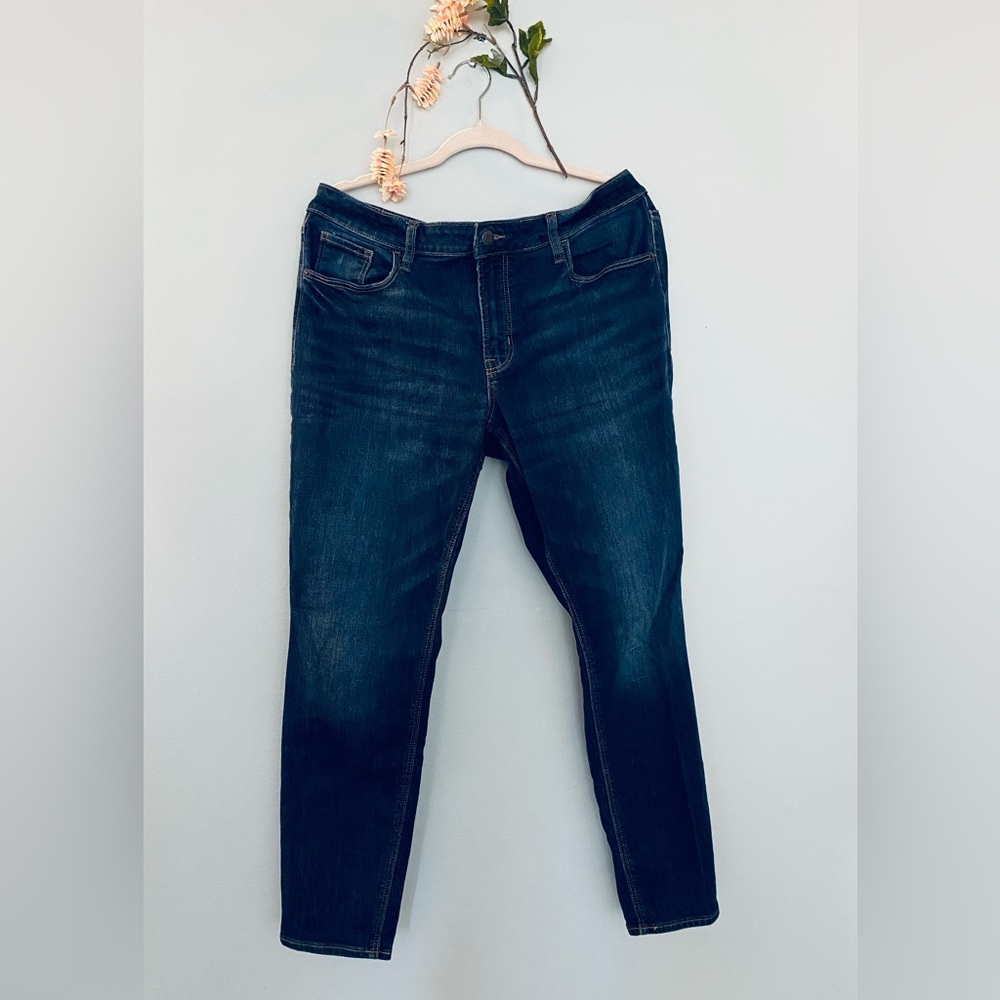 Mid-Rise Ladies Skinny Jeans - Picture 4 of 5
